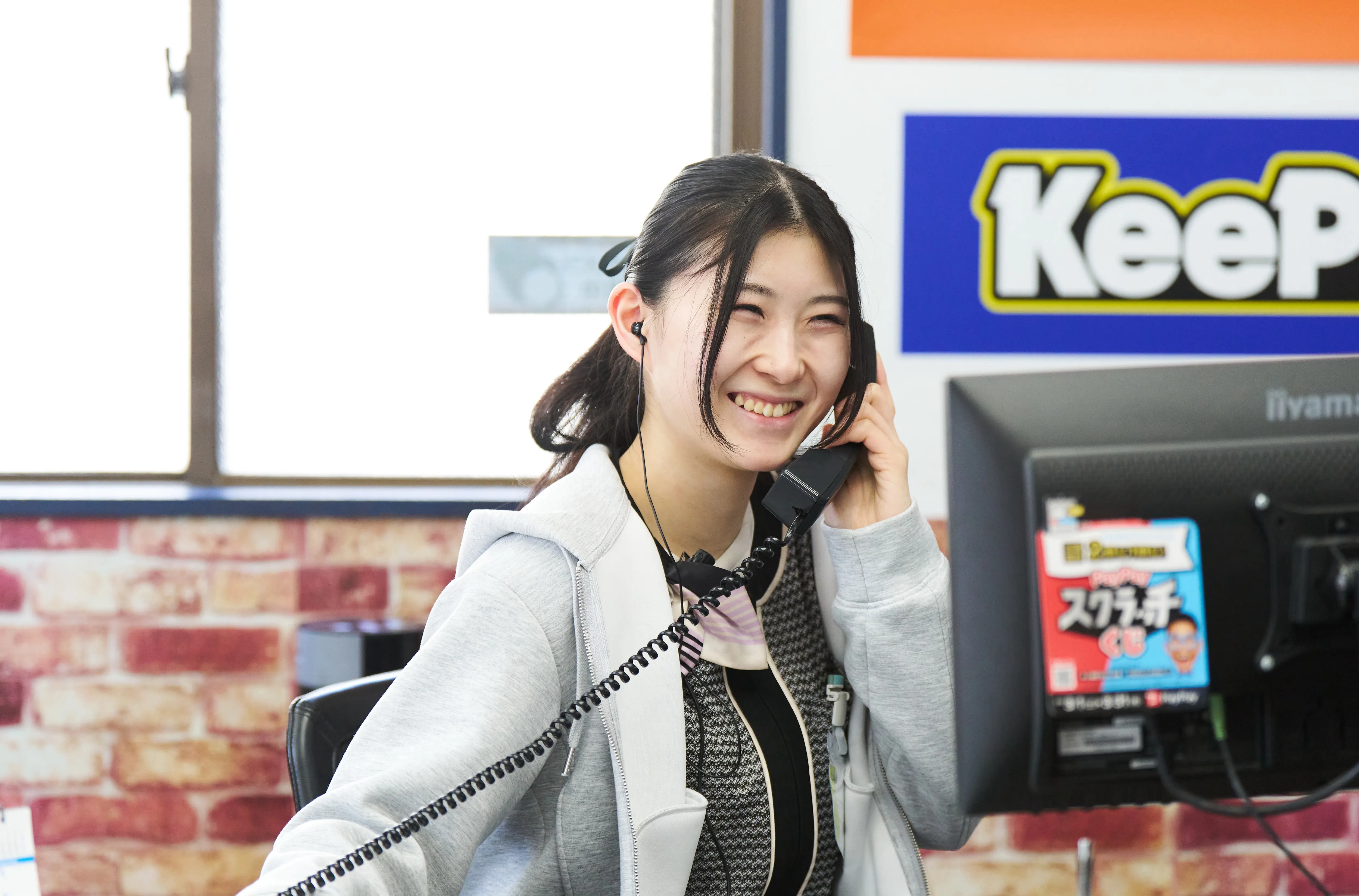 笑顔あふれる鈑金の速太郎足立店のスタッフ
